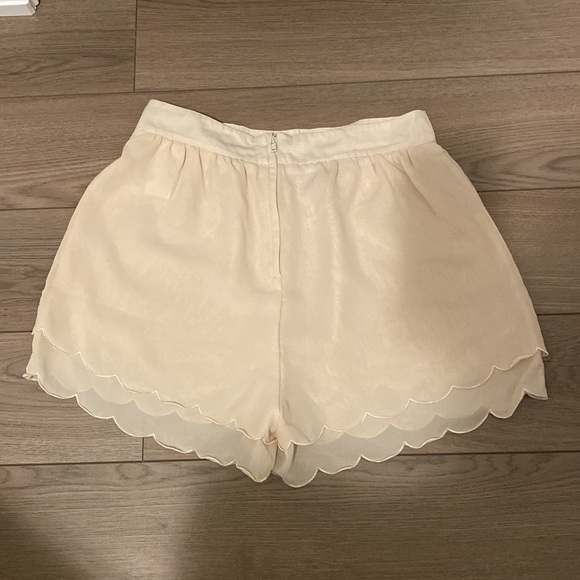 H&M Scalloped Shorts (Size 6 or Small) - Picture 2 of 5